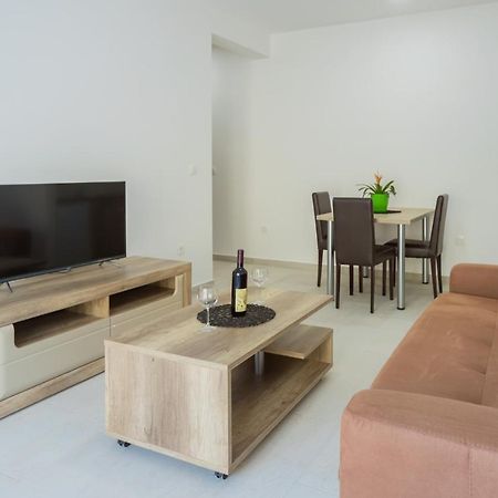 Petrovac Grejm Lux Family Apartments מראה חיצוני תמונה