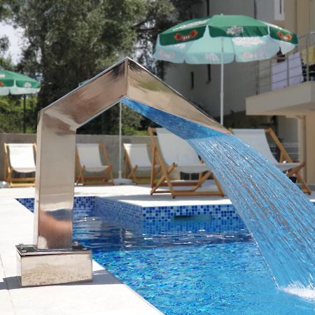 Petrovac Grejm Lux Family Apartments מראה חיצוני תמונה