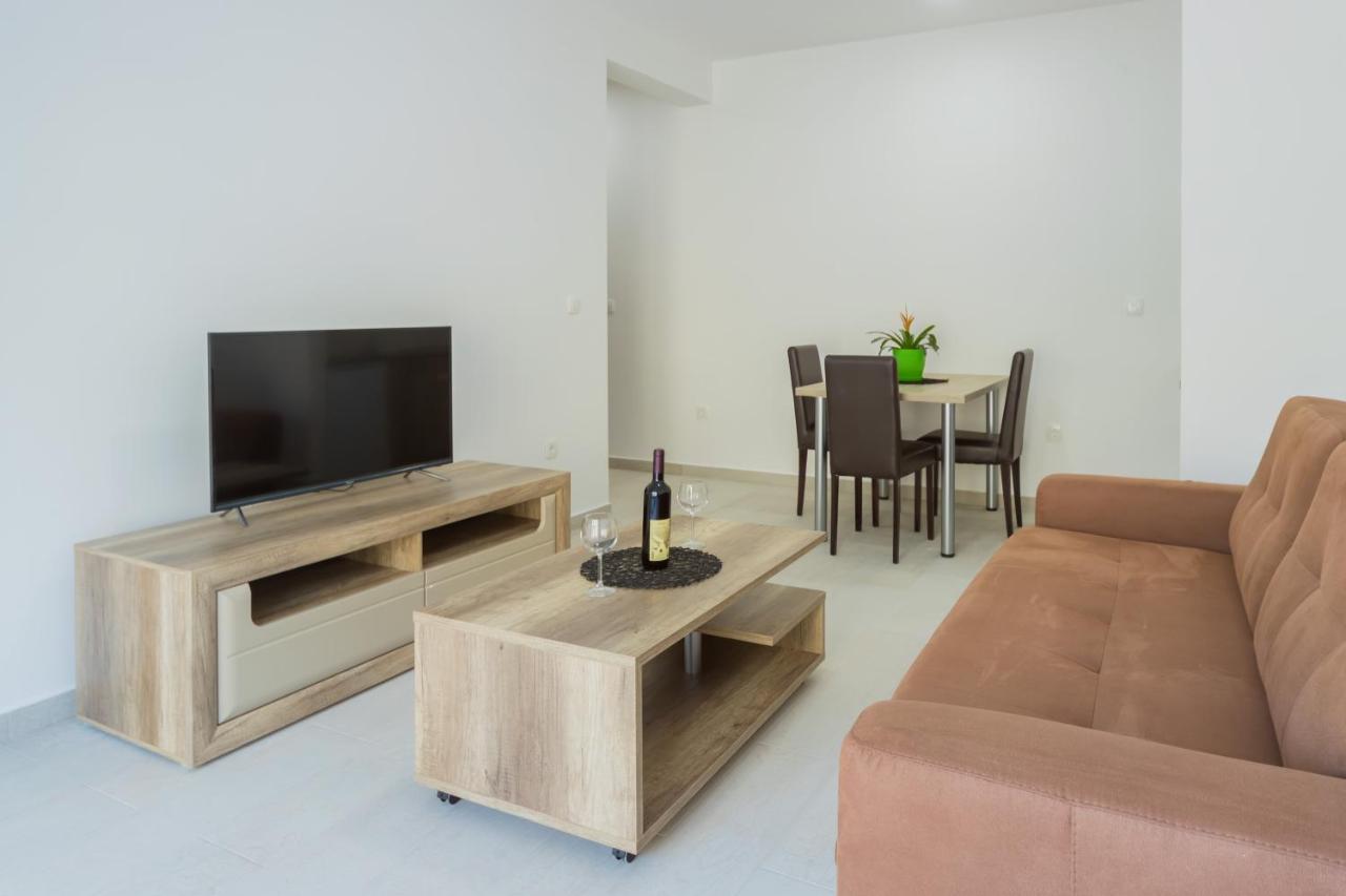 Petrovac Grejm Lux Family Apartments מראה חיצוני תמונה