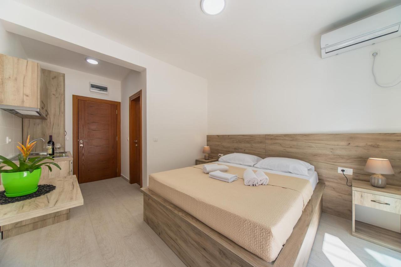 Petrovac Grejm Lux Family Apartments מראה חיצוני תמונה
