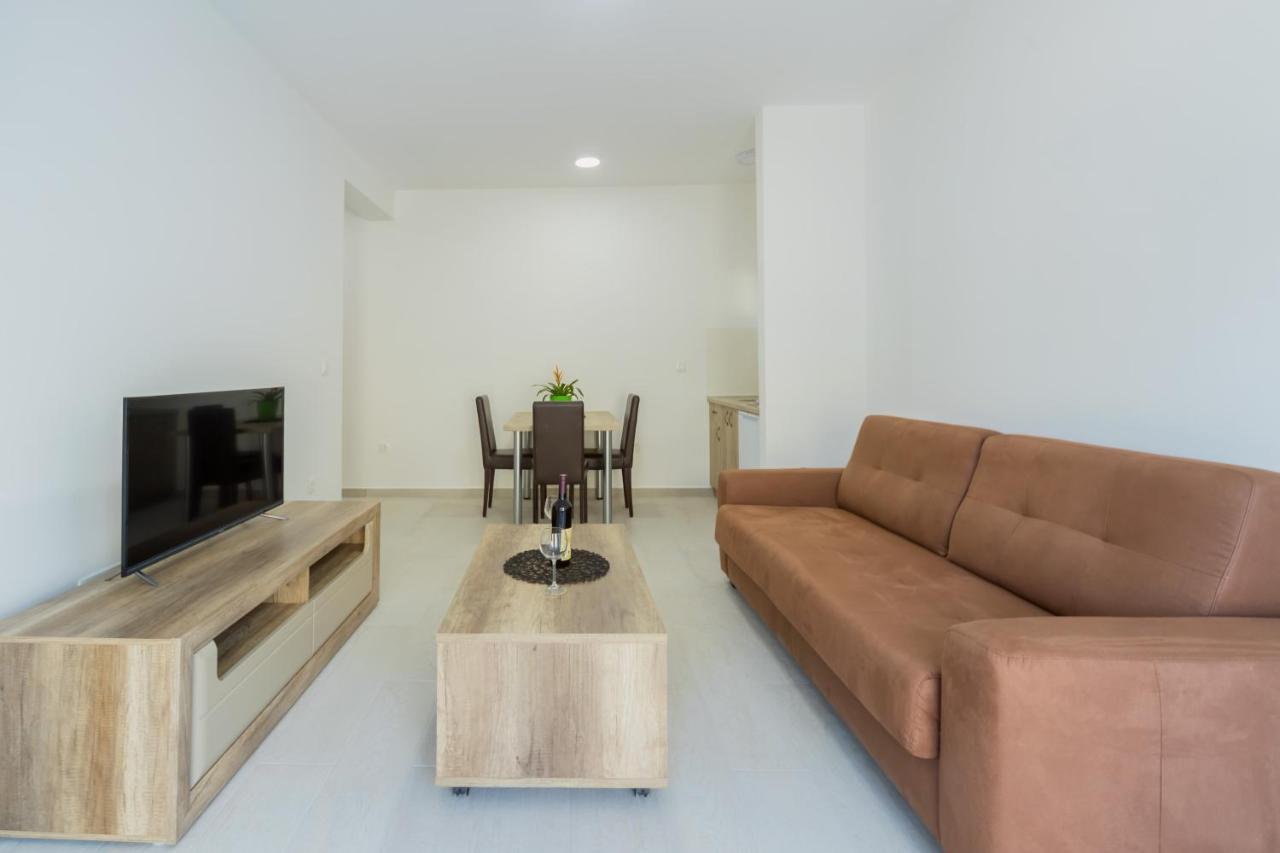 Petrovac Grejm Lux Family Apartments מראה חיצוני תמונה