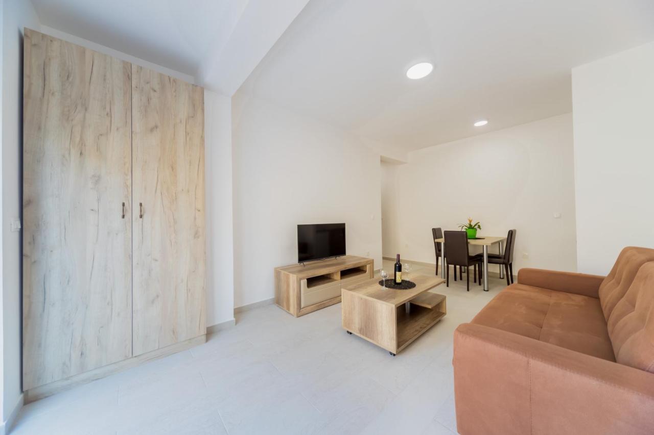 Petrovac Grejm Lux Family Apartments מראה חיצוני תמונה