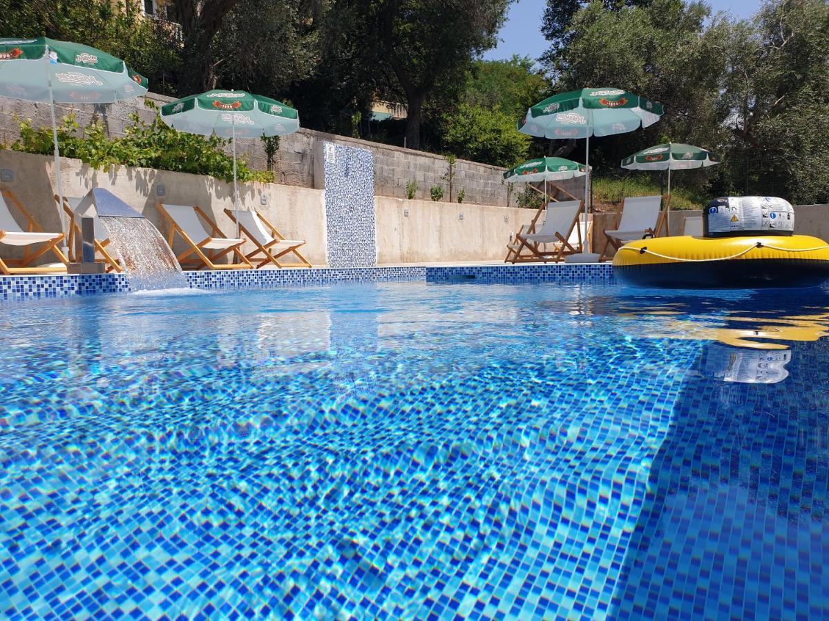 Petrovac Grejm Lux Family Apartments מראה חיצוני תמונה